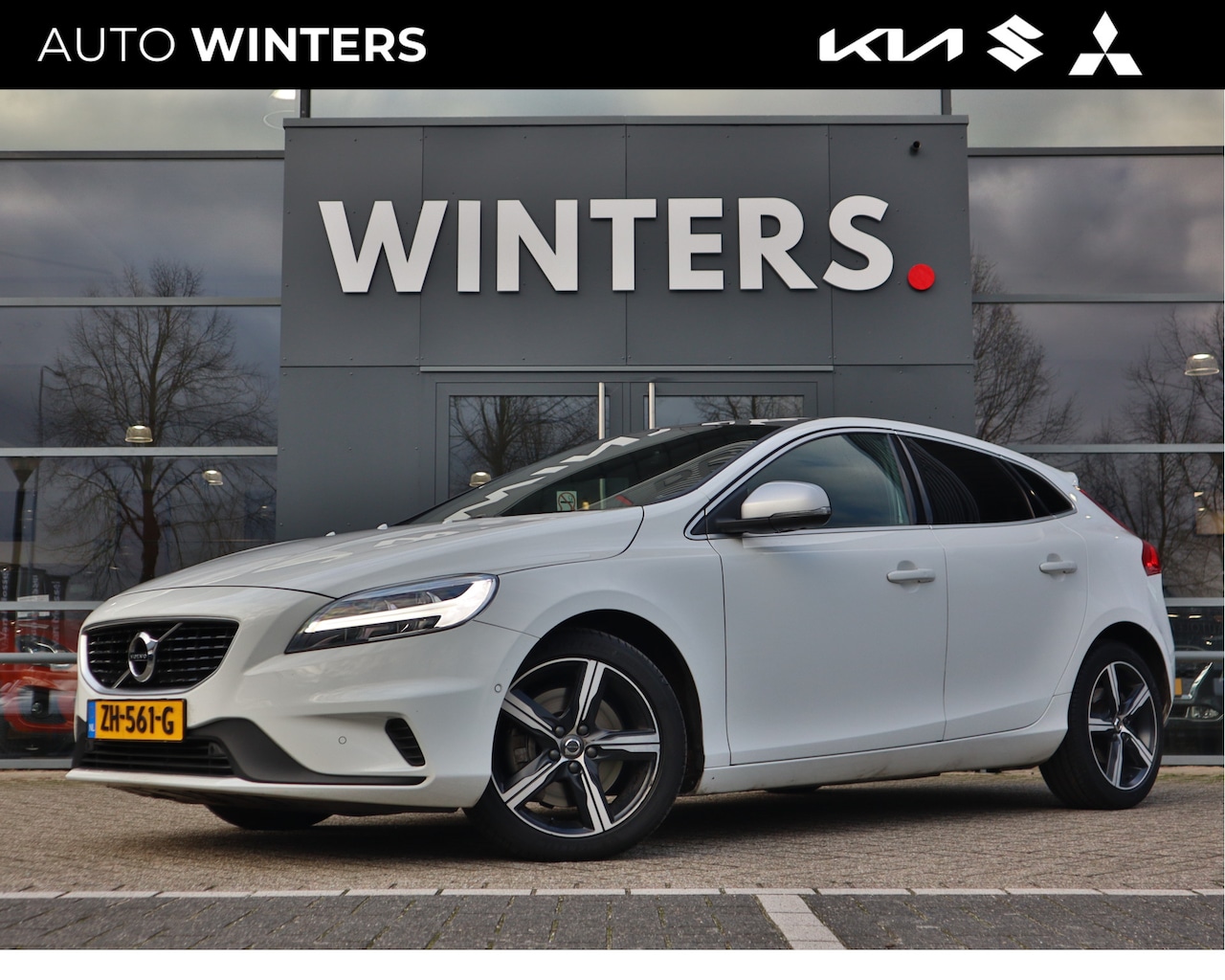 Volvo V40 - 1.5 T3 Polar+ Sport R-Design. Automaat 17" LMV Navi+BT PDC Cr. Control Stoelvw. - AutoWereld.nl