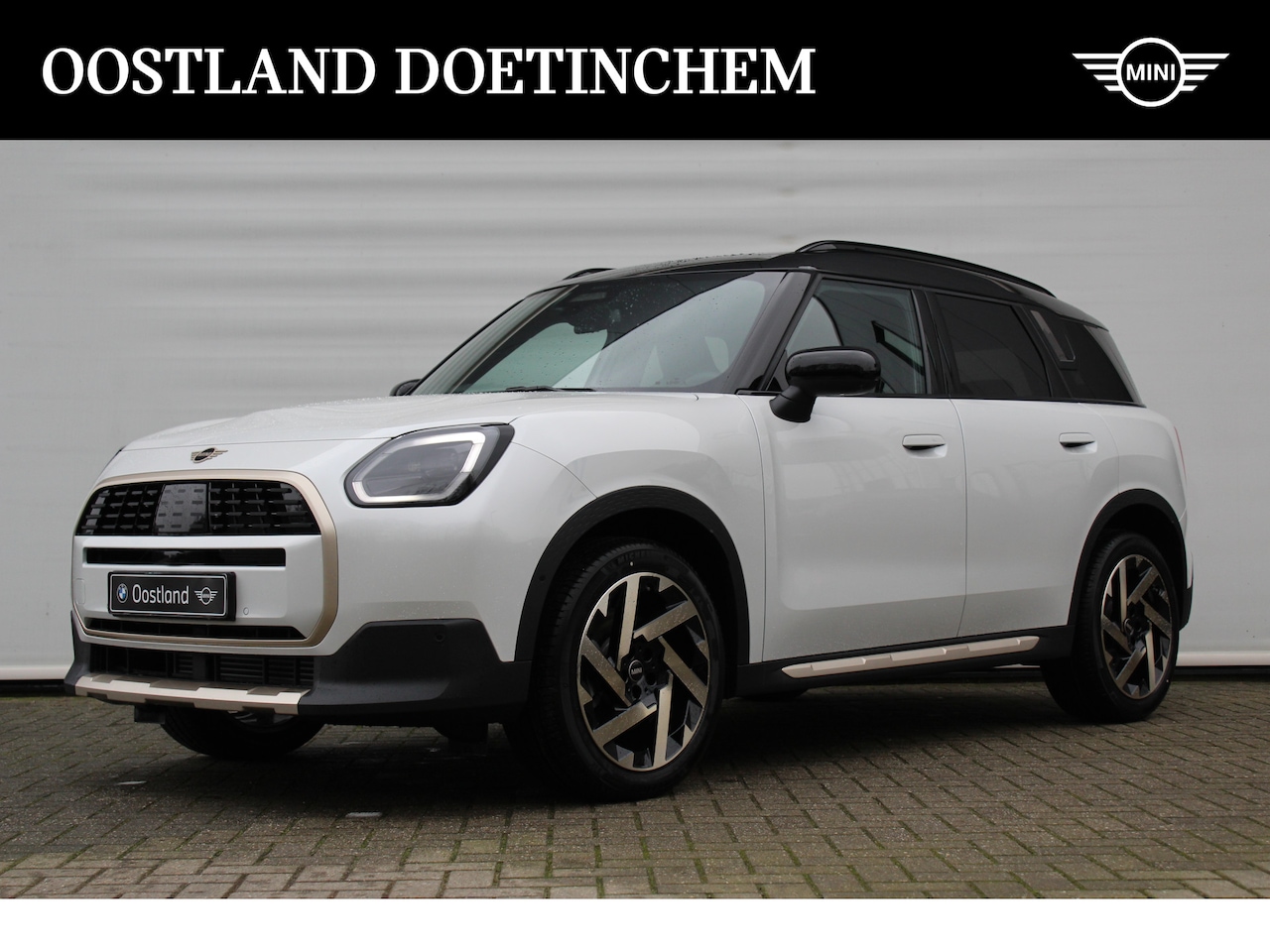 MINI Countryman - C / Favoured Trim / Pakket XL / 19" Kaleido Spoke 2-tone - AutoWereld.nl