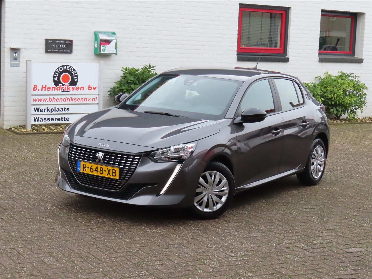 Peugeot 208 - 1.2 Puretech 82pk Active/ All season banden/ Apple Carplay/ Navigatie/ Cruise control/ Air - AutoWereld.nl