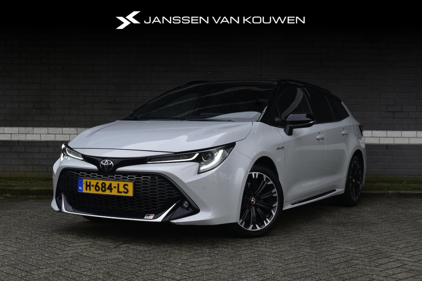 Toyota Corolla Touring Sports - 2.0 Hybrid GR-Sport / 184PK / Stoelverwarming / Apple Carplay / Dynamic Grey - AutoWereld.nl