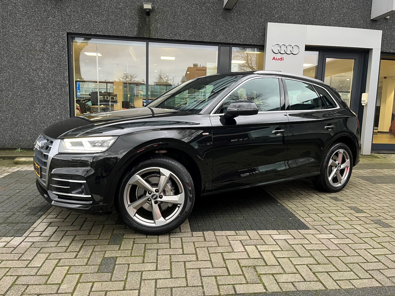 Audi Q5 - 2.0 TFSI quattro Launch Edition/ 20 inch velgen/Panoramadak/Elektrische stoelen/ Keyless e - AutoWereld.nl