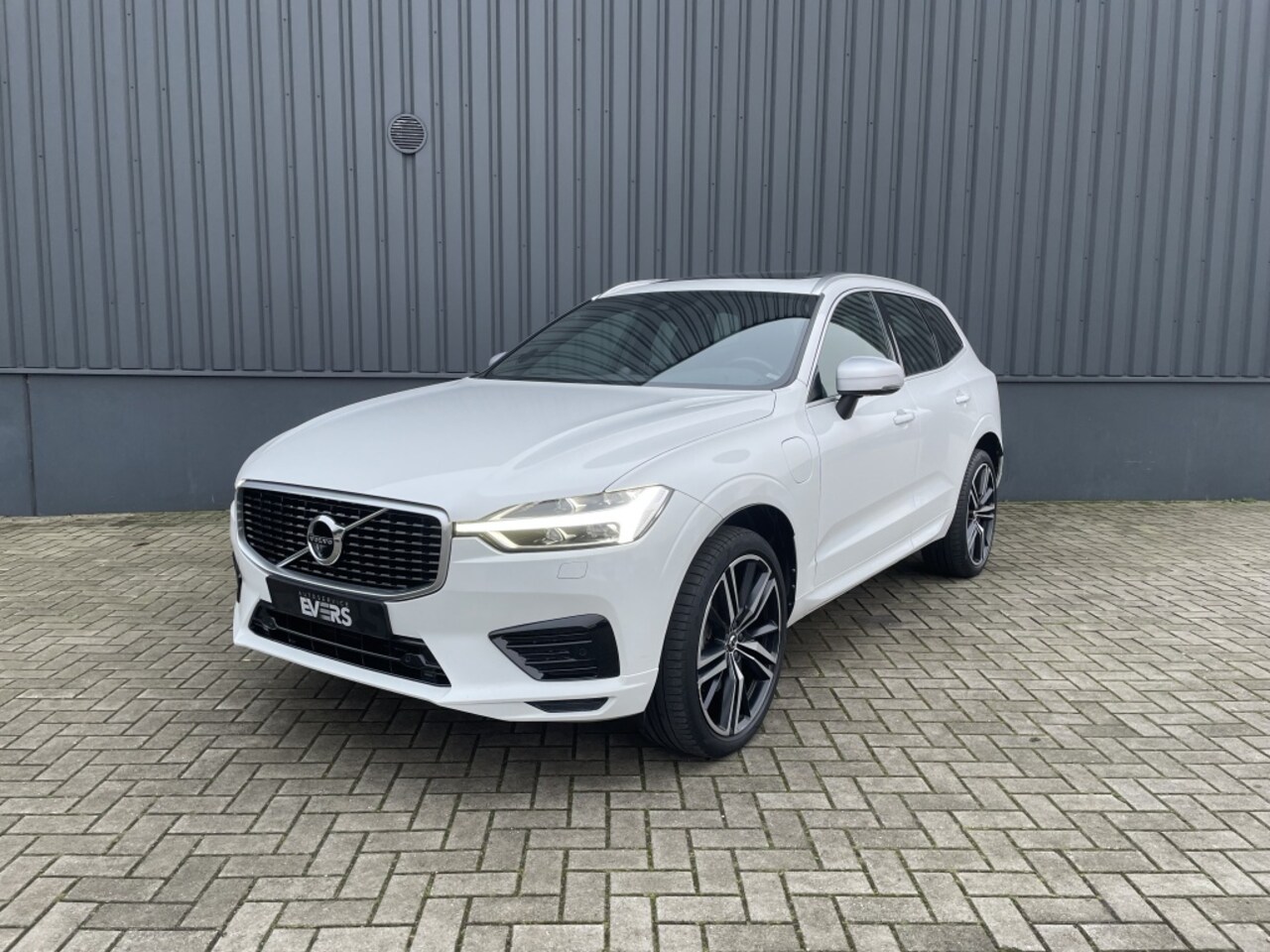 Volvo XC60 - 2.0 T8 TE AWD R-Design LM velg 21, Panodak - AutoWereld.nl