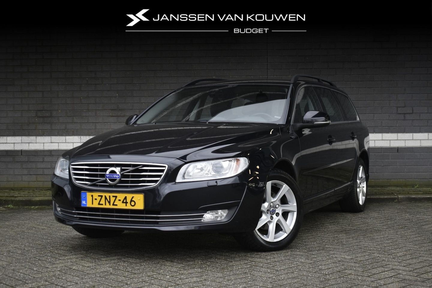 Volvo V70 - 1.6 T4 Nordic+ / Navi / Leder / Trekhaak / Stoelverwarming - AutoWereld.nl