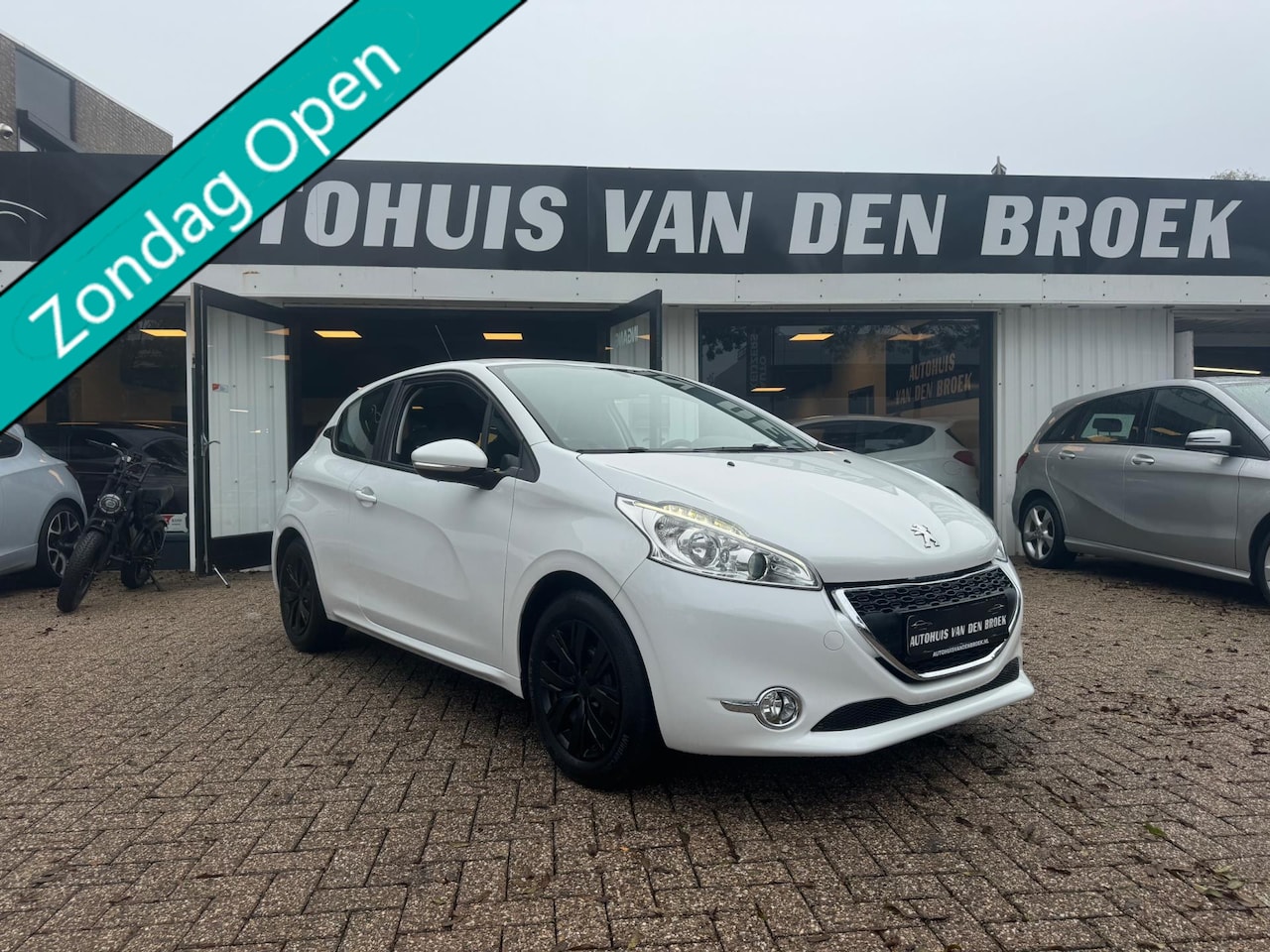 Peugeot 208 - 1.2 VTi Access 82Pk 1e Eigen Airco Led Cruise Ctr Pdc Bluetooth - AutoWereld.nl