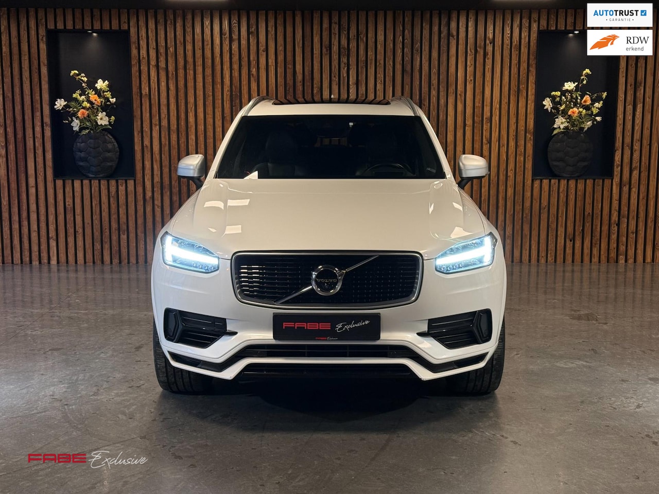 Volvo XC90 - 2.0 T8 Twin Engine AWD Inscription/7-Zits/R-Design/Panorama/Sfeerverlichting/Trekhaak/HUD - AutoWereld.nl