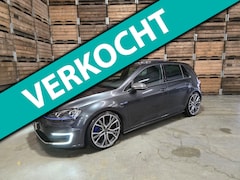 Volkswagen Golf - 1.4 TSI GTE Panoramadak Navigatie 19"LM Nieuw accupakket