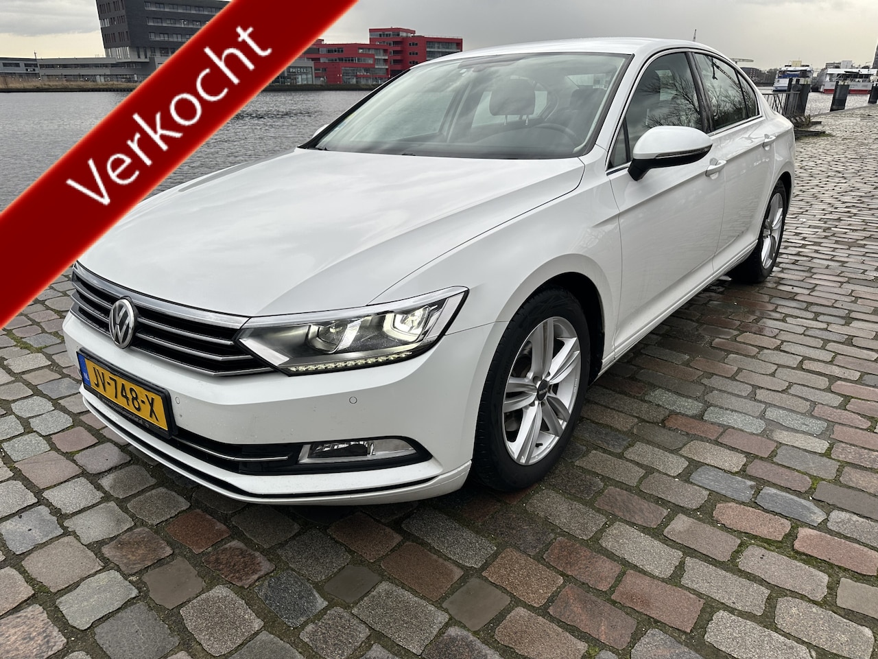 Volkswagen Passat - 2.0 TDI Business Edition NAVI/CAMERA AIRCO/ECC - AutoWereld.nl