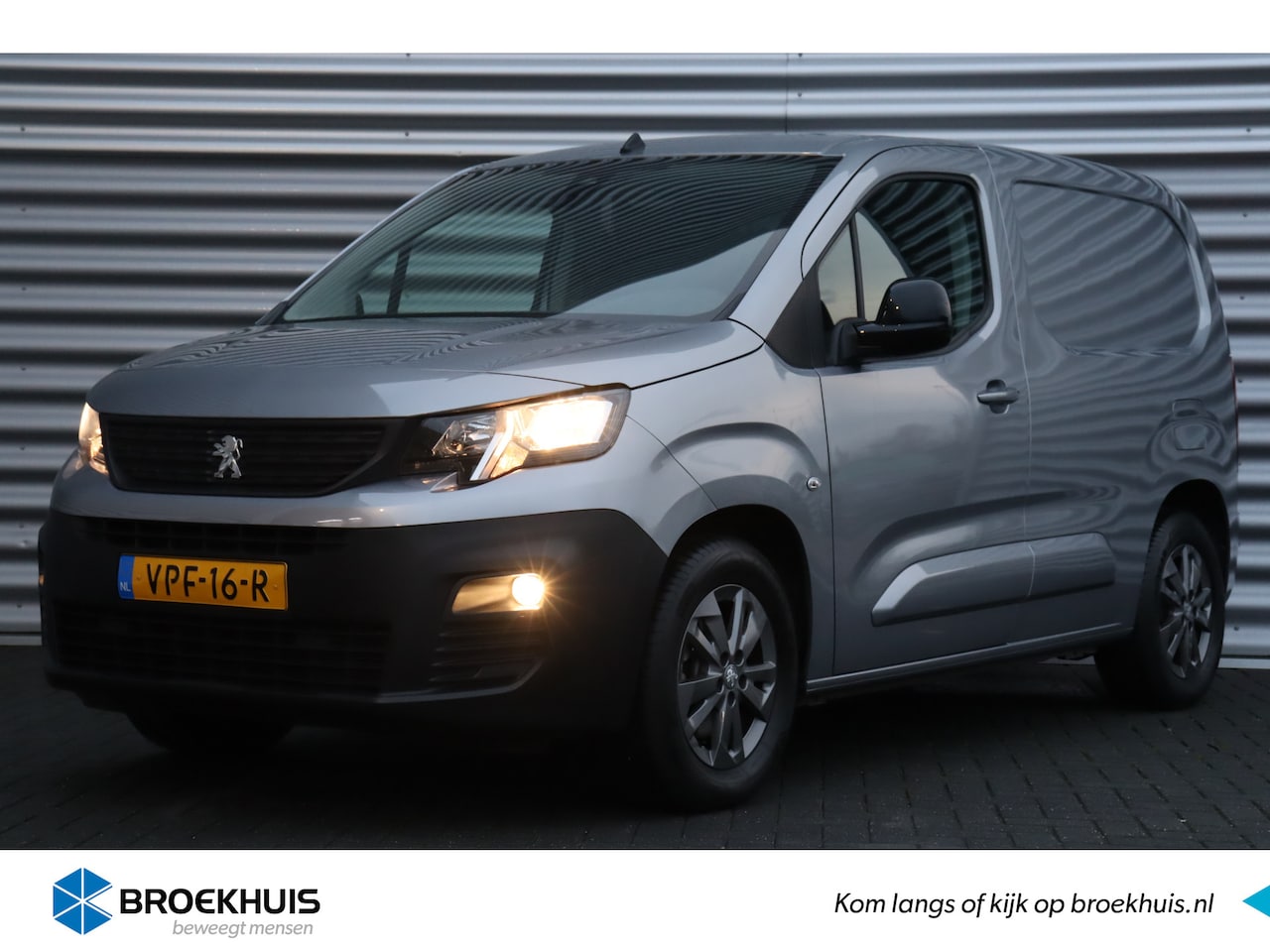 Peugeot e-Partner - 50KWH 136PK L1H1 ASPHALT AUTOMAAT / NAVI / CLIMA / LED / PDC / CAMERA / 16" LMV / DAB+ / K - AutoWereld.nl