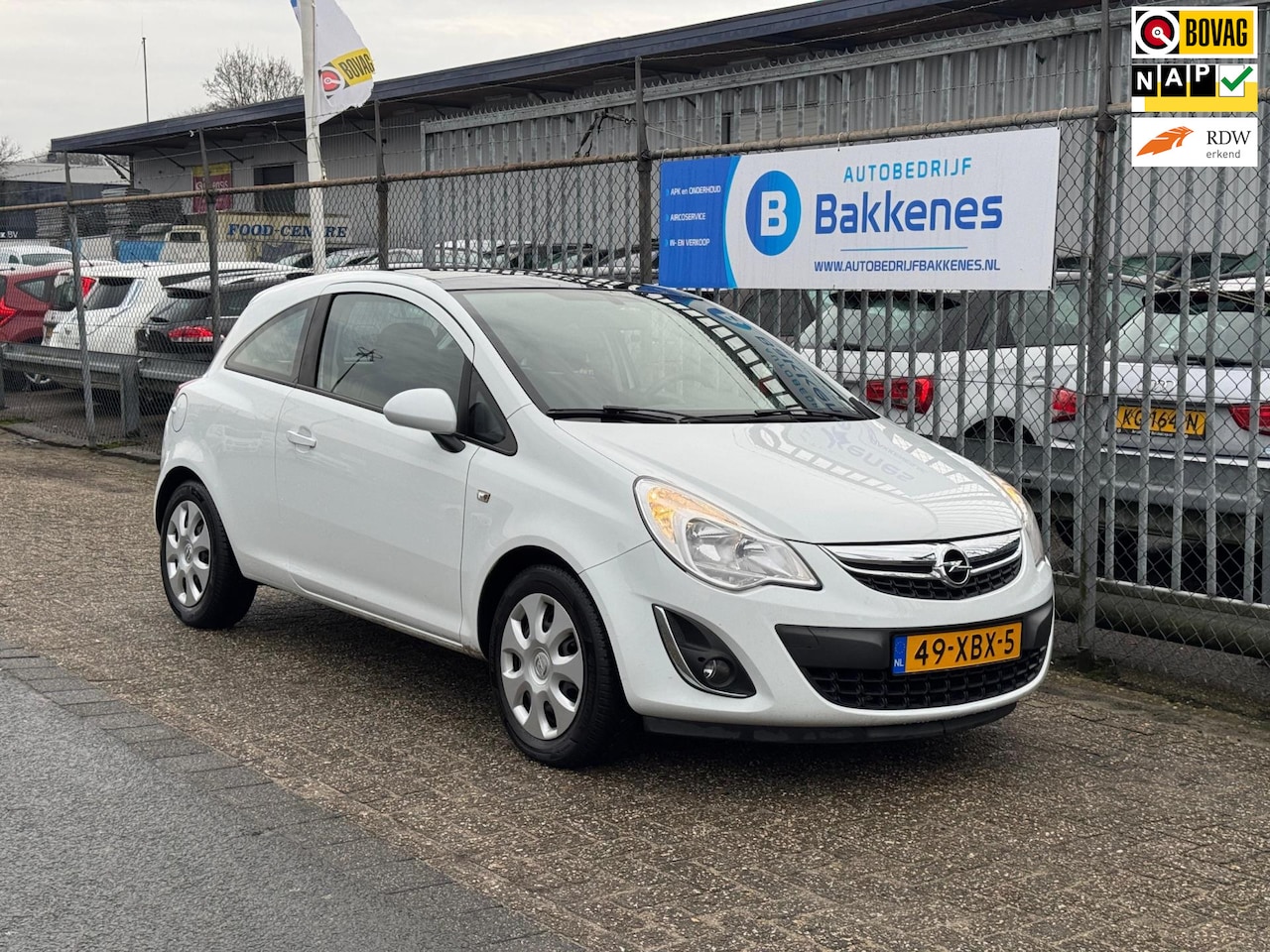 Opel Corsa - 1.4-16V Cosmo | Automaat | Pano | Airco - AutoWereld.nl