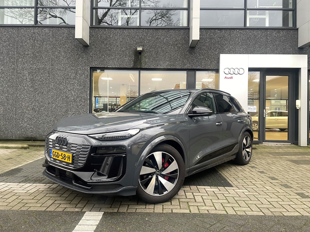 Audi Q6 e-tron - First Edition 100 kWh/luchtvering/bang&olufsen/head-up display/ 20 inch/ panoramadak/lucht - AutoWereld.nl