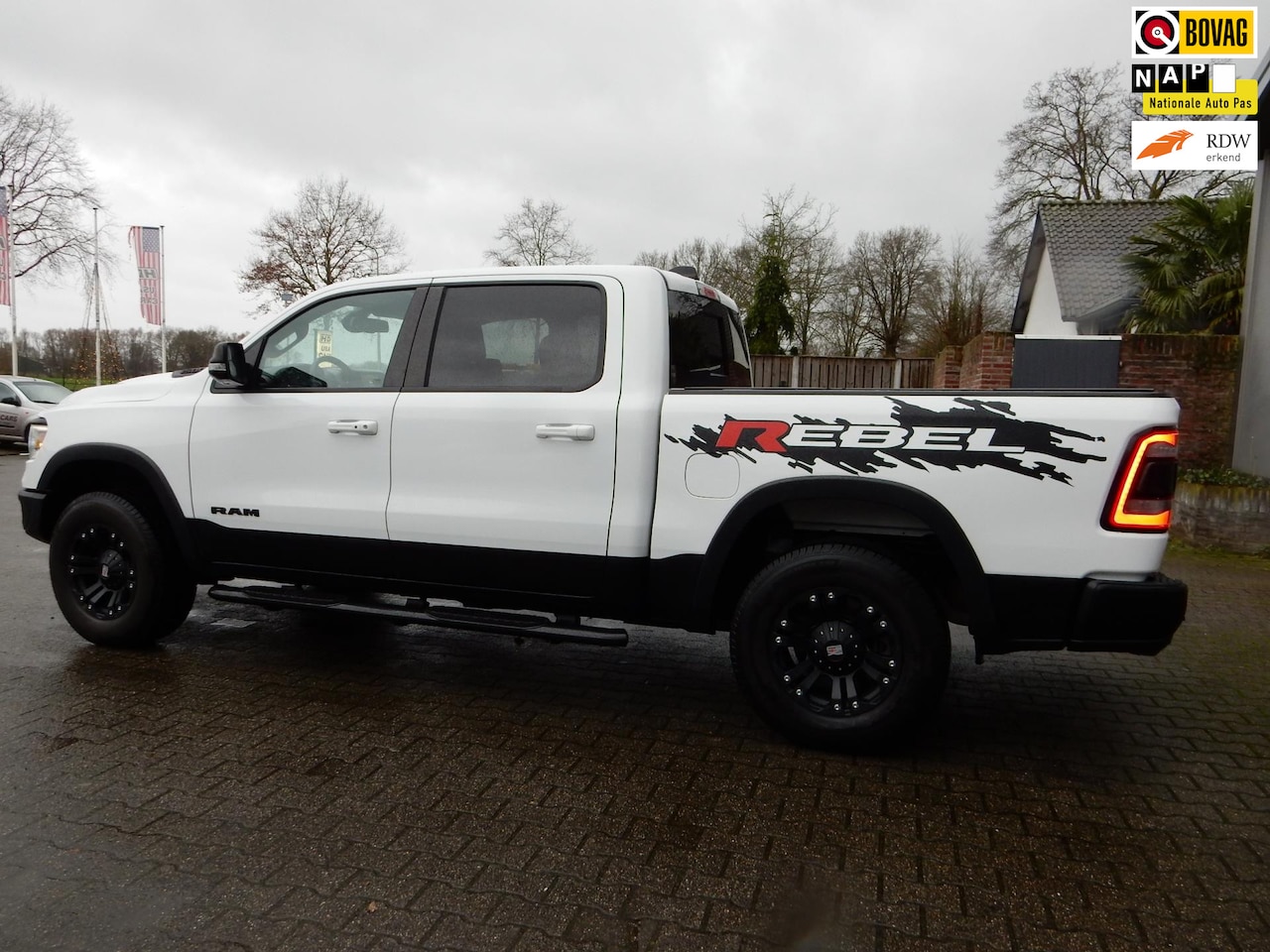 Dodge Ram 1500 - 5.7 V8 4x4 Crew Cab Rebel 5.7 V8 4x4 Crew Cab Rebel 4X4 LPG - AutoWereld.nl