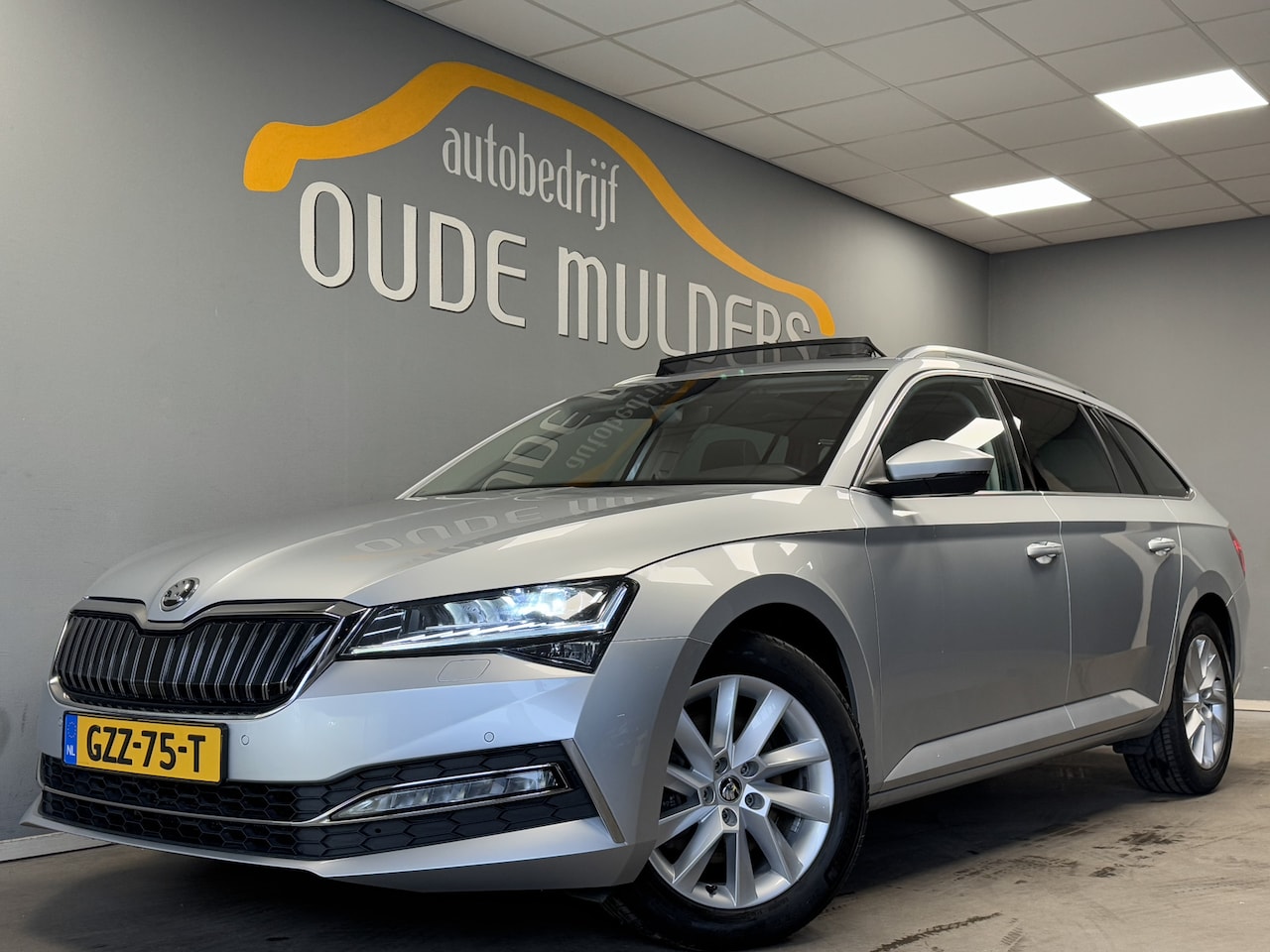 Skoda Superb Combi - 1.4 TSI iV Memoryseat/Trekhaak/Panoramadak - AutoWereld.nl