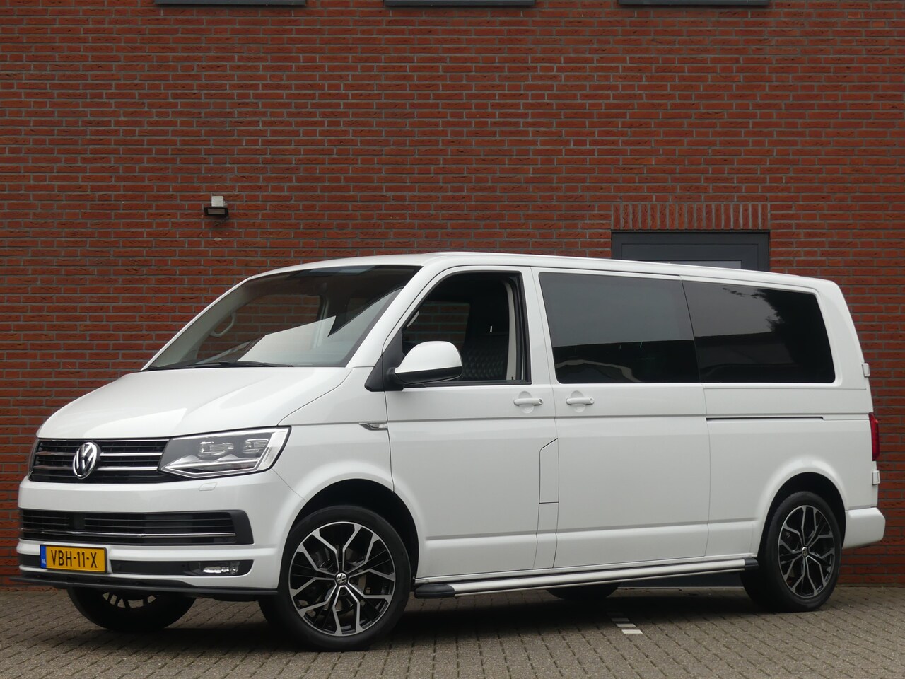 Volkswagen Transporter - 2.0 TDI Dubbel Cabine Dubbele schuifdeuren LED/LEER/PDC - AutoWereld.nl