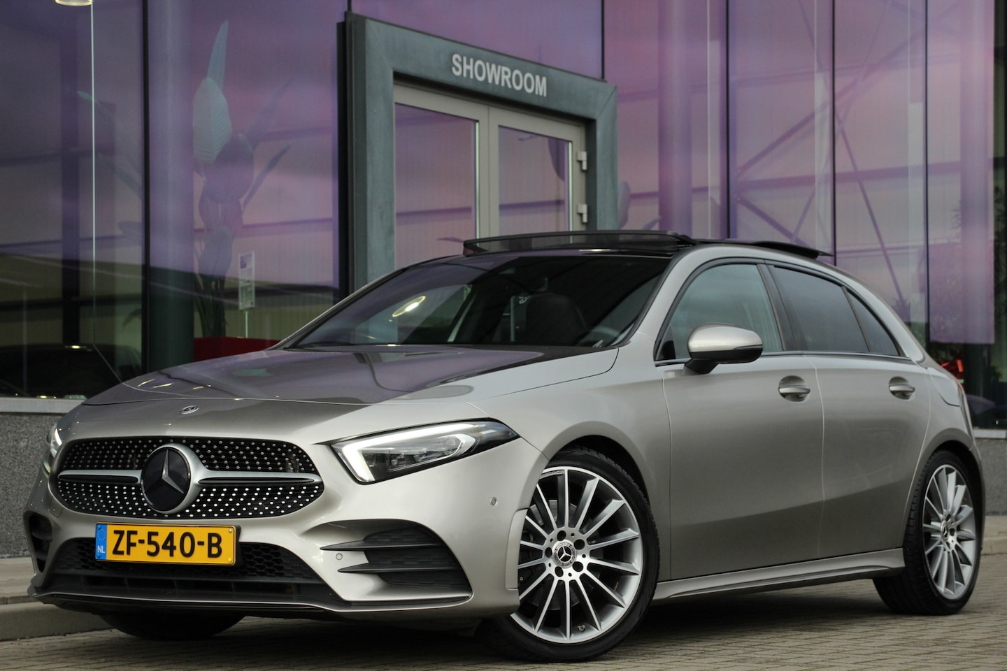 Mercedes-Benz A-klasse - 220 AMG Premium Plus | Night pakket | Leder | Pano | Sfeer | Burmester | - AutoWereld.nl