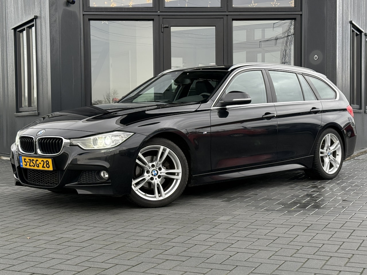 BMW 3-serie Touring - 320i High Executive M-sport | Trekhaak | Leer | Super oh! - AutoWereld.nl