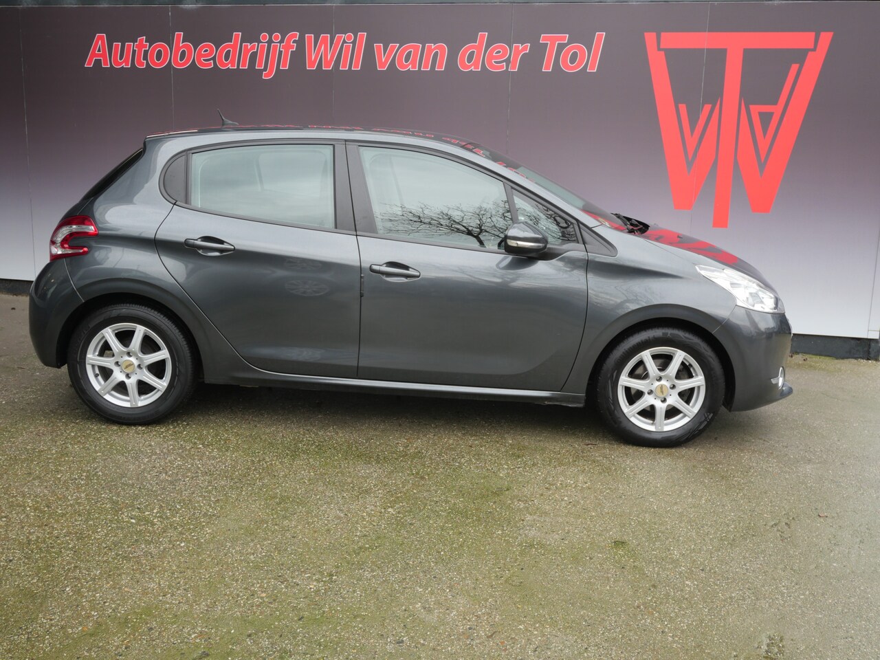 Peugeot 208 - 1.2 VTi ENVY | 5-DRS | NAVIGATIE | LEER | CLIMA | CRUISE | 2e EIGENAAR!! - AutoWereld.nl