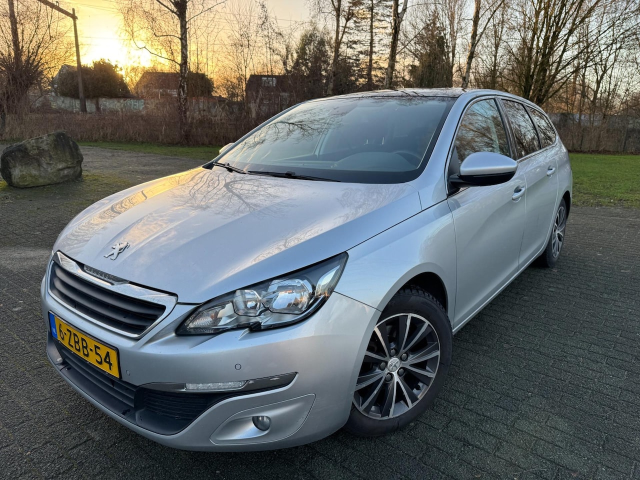 Peugeot 308 SW - 1.6 BlueHDI Blue Lease Limited 1.6 BlueHDI Blue Lease Limited - AutoWereld.nl