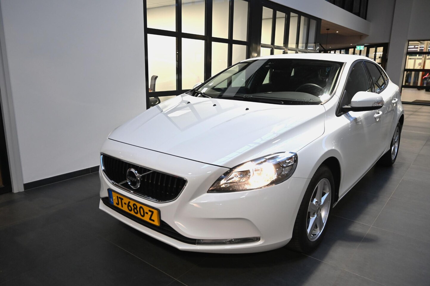 Volvo V40 - 2.0 T2 Nordic *Trekhaak* - AutoWereld.nl