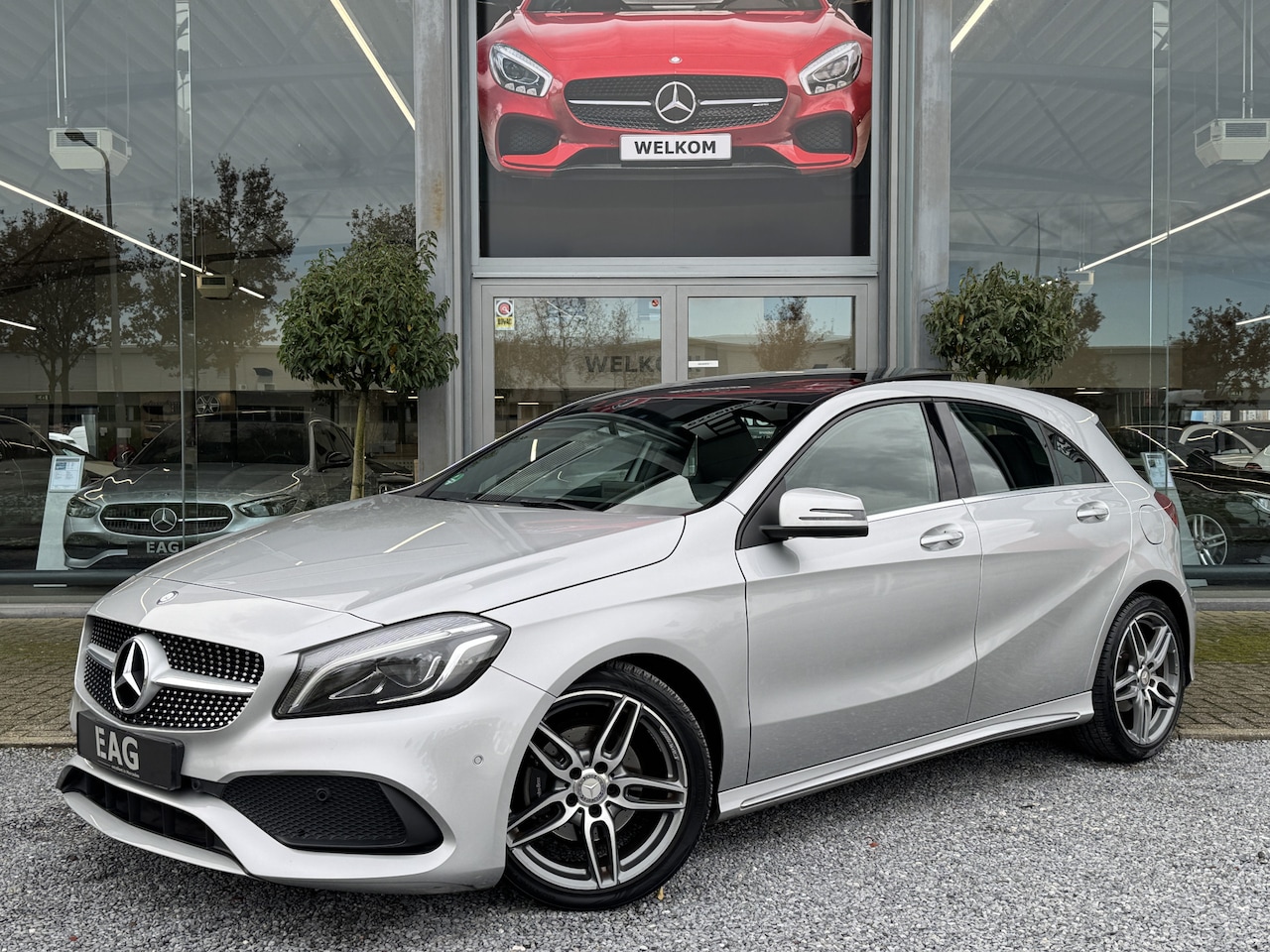 Mercedes-Benz A-klasse - 160 AMG Ambition | Panorama | NL Auto | LED | Carplay | Sfeer | - AutoWereld.nl