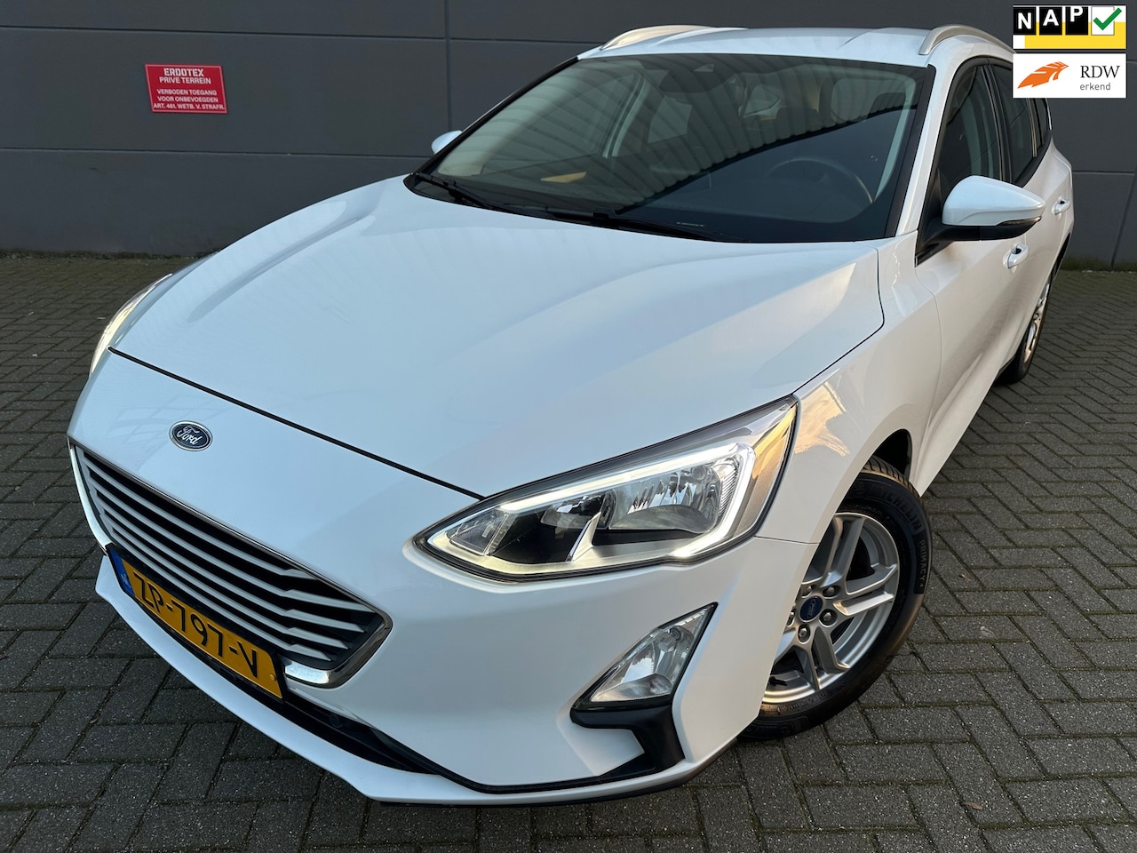 Ford Focus Wagon - 1.0 EcoBoost Titanium*CRUISE*NAVI*CARPLY*PARK-SENSOREN*AIRCO - AutoWereld.nl