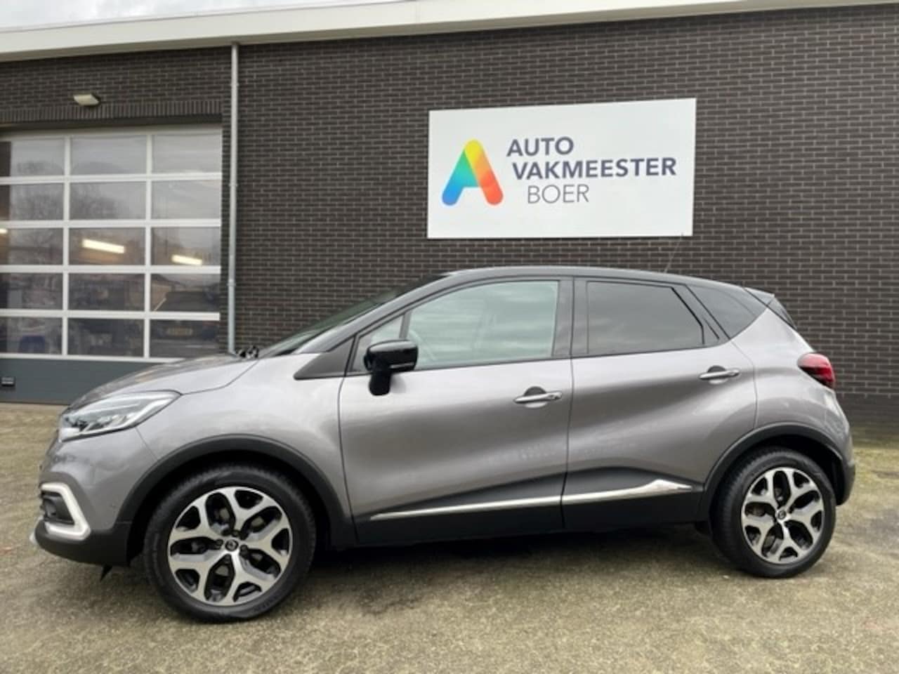 Renault Captur - 1.3TCe 150pk EDC INTENS / TREKHAAK - AutoWereld.nl