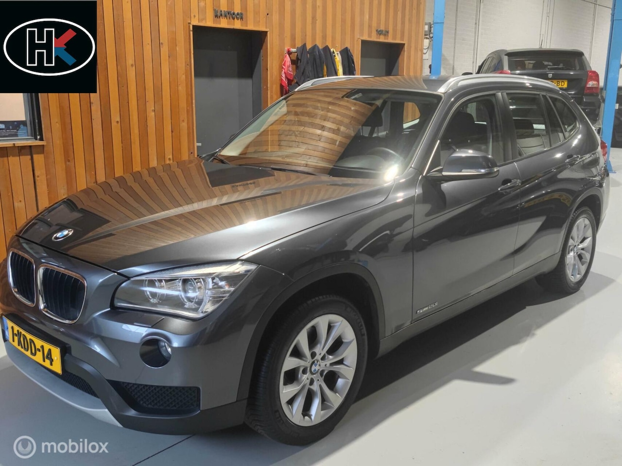 BMW X1 - sDrive20i Automaat Edition Volleer Navigatie Xenon NL - AutoWereld.nl