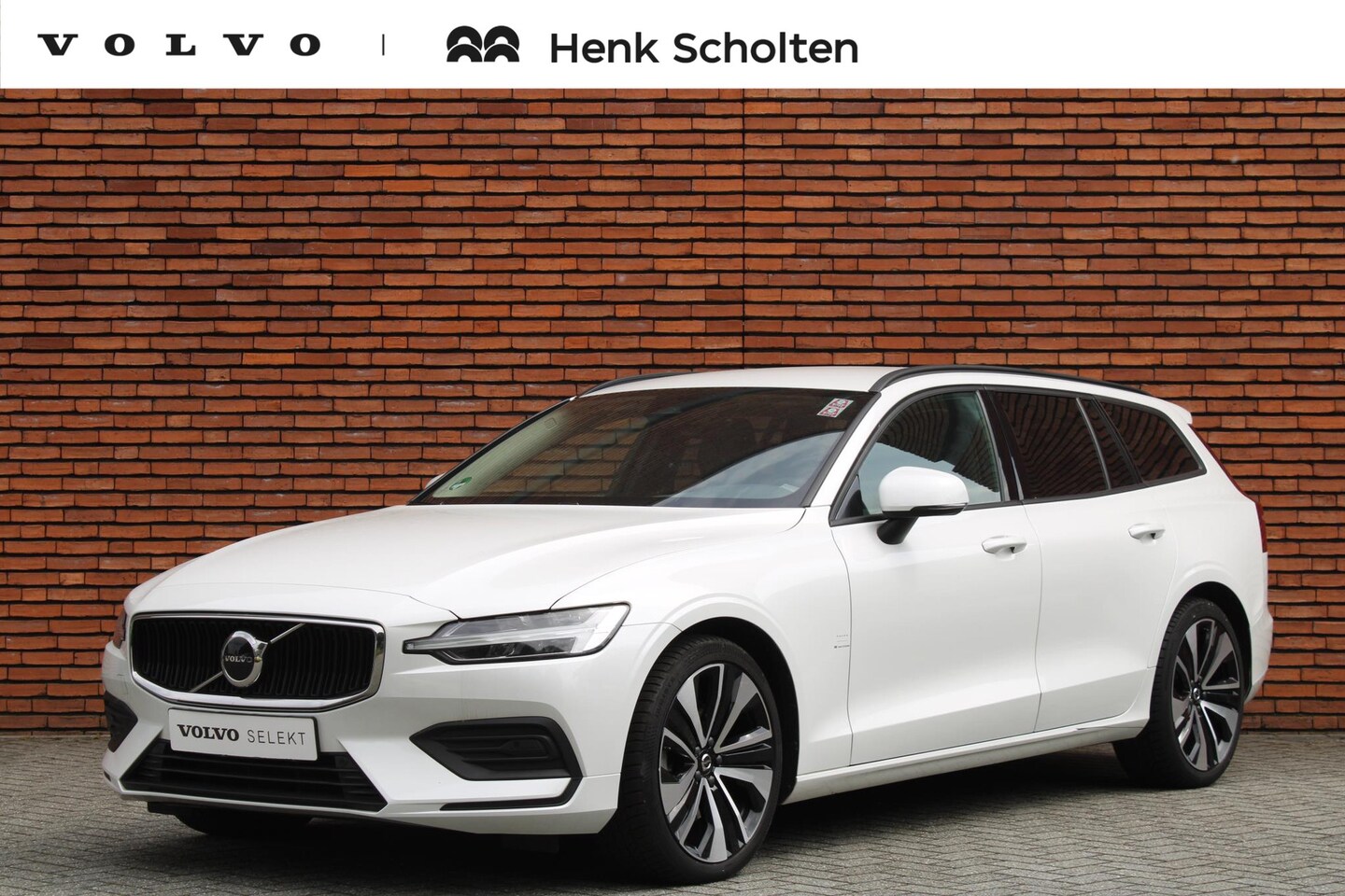 Volvo V60 - B3 AUT8 163PK Essential, Trekhaak, Verwarmbare Voor- en Achterstoelen, Parkeercamera, Lede - AutoWereld.nl