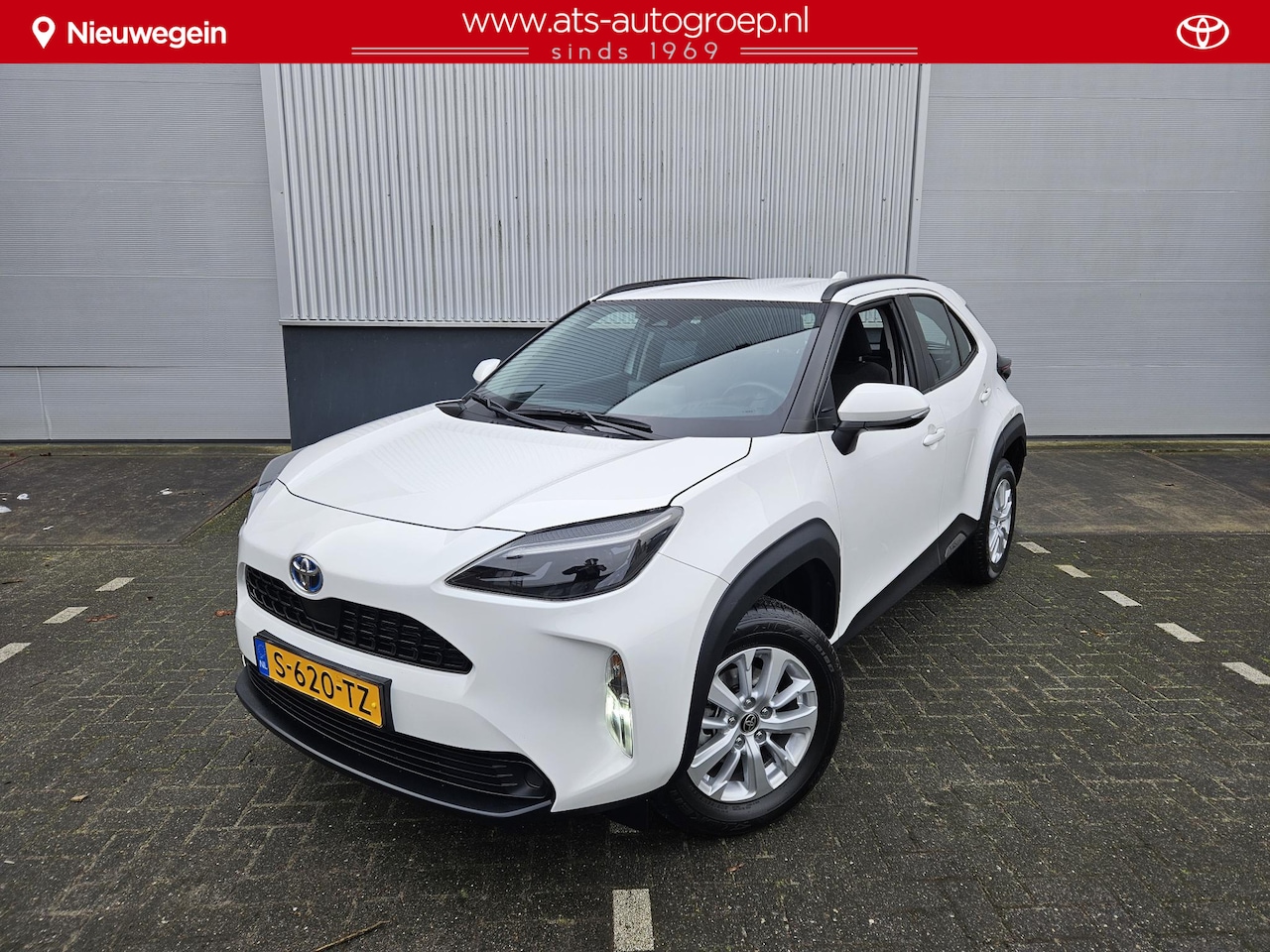 Toyota Yaris Cross - 1.5 Hybrid Active 1.5 Hybrid Active , 3x op voorraad, donker grijs, wit en brass gold - AutoWereld.nl