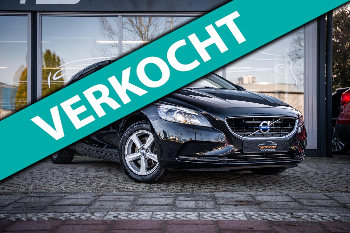 Volvo V40 - 1.6 T2 Momentum|Cruise|Navi|Stoelverw|Bluetooth audio|Climate - AutoWereld.nl