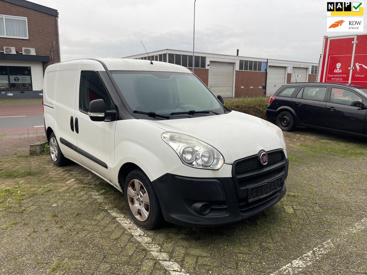 Fiat Doblò Cargo - 1.3 MultiJet Actual 1.3 MultiJet Actual ( motor draait slaat niet aan! ) - AutoWereld.nl