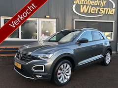 Volkswagen T-Roc - 1.5 TSI Sport panorama dak camera Full Led Sport interieur