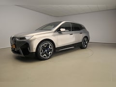 BMW iX - xDrive40 | Sportpakket | Laserlicht | Leder | HUD | Trekhaak | Schuifdak | Keyles go | DAB