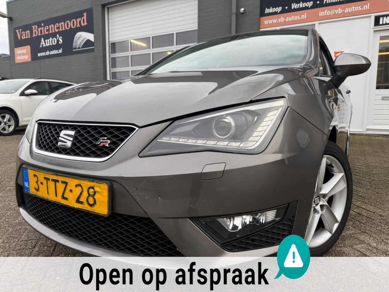 Seat Ibiza SC - 1.2 TSI FR Dynamic van 2de Eigenaar met parkeersensoren en navigatie en bluetooth telefoon - AutoWereld.nl