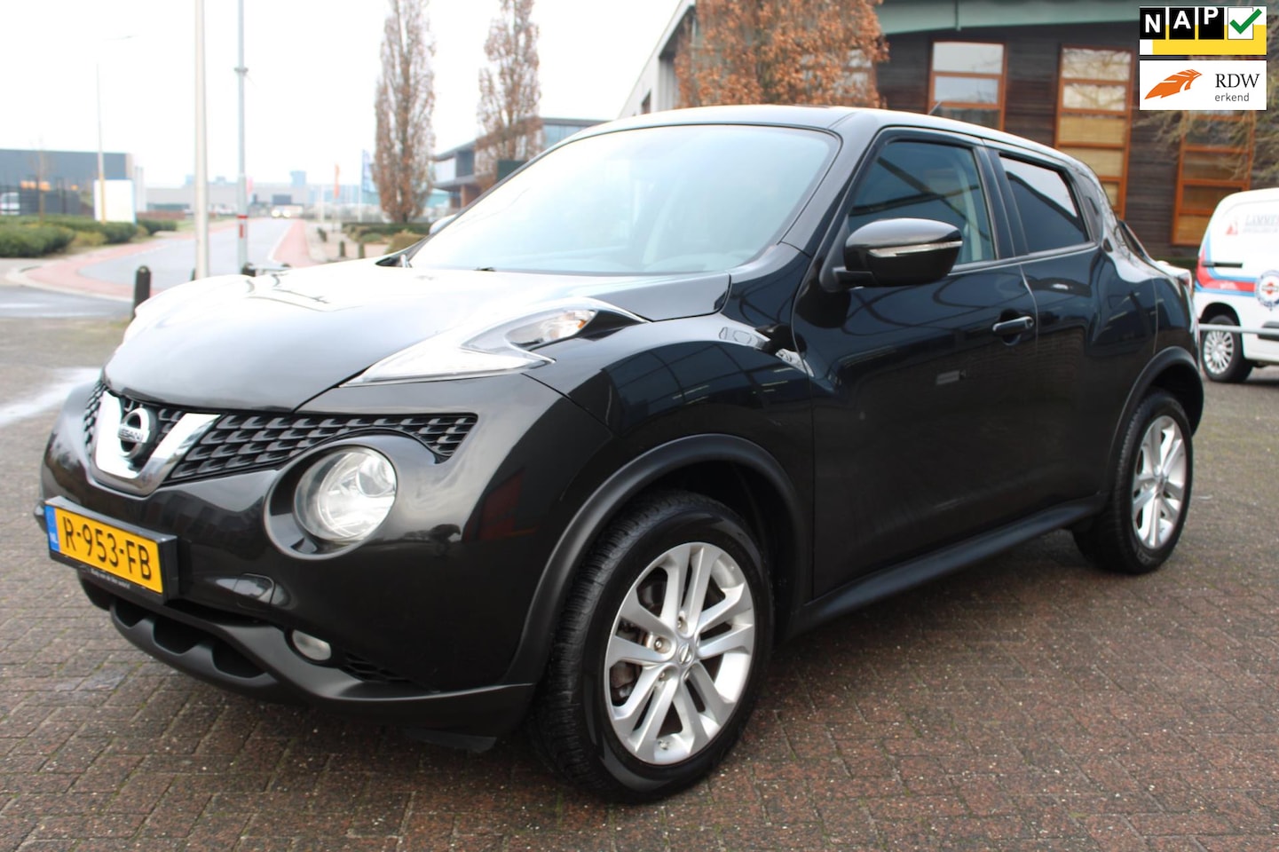 Nissan Juke - 1.6 VISIA ZWART 1e EIGENAAR CRUISE CONTROLE NAVIGATIE - AutoWereld.nl