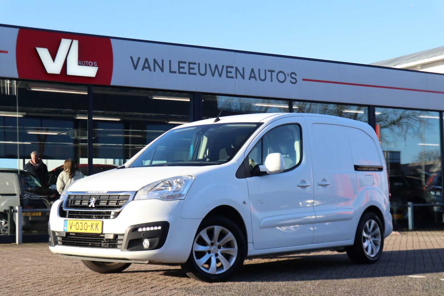 Peugeot Partner - 120 1.6 BlueHDi 100 L1 Premium Pack S&S | Automaat | Navi | Camera - AutoWereld.nl