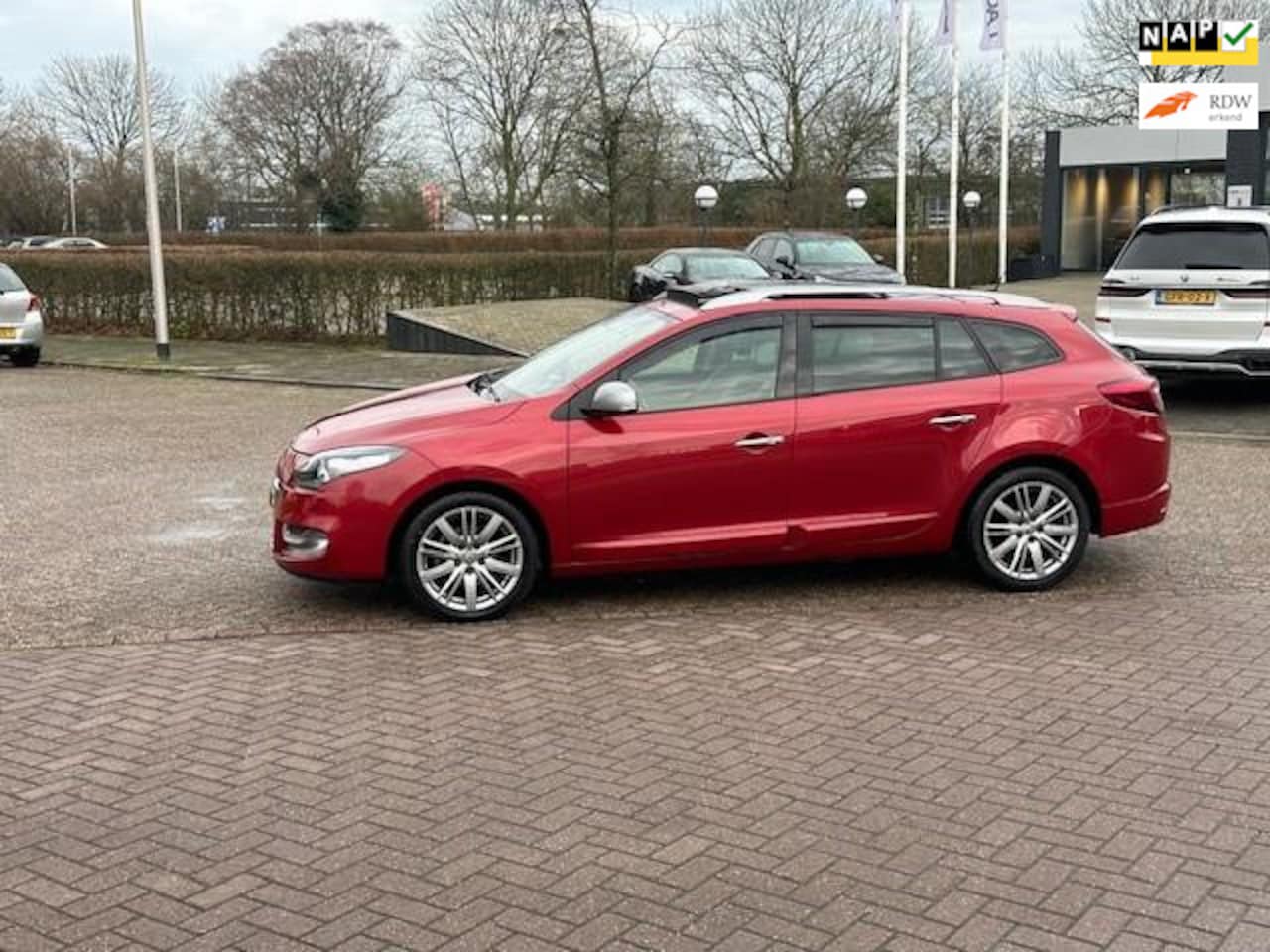 Renault Mégane Estate - 1.2 TCe GT-Line 1.2 TCe GT-Line,bj.2012,kleur:rood,climate,panoramadak,trekhaak,navigatie,NAP 170961 km.en - AutoWereld.nl