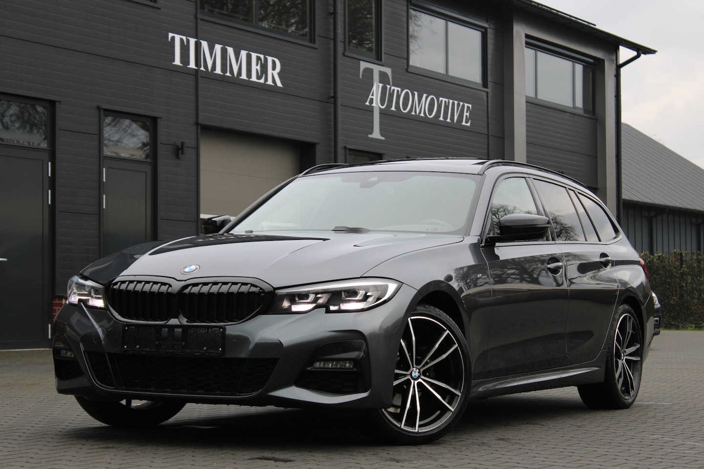 BMW 3-serie Touring - 318i High Executive Edition M-Sport Dealer onderhouden - AutoWereld.nl