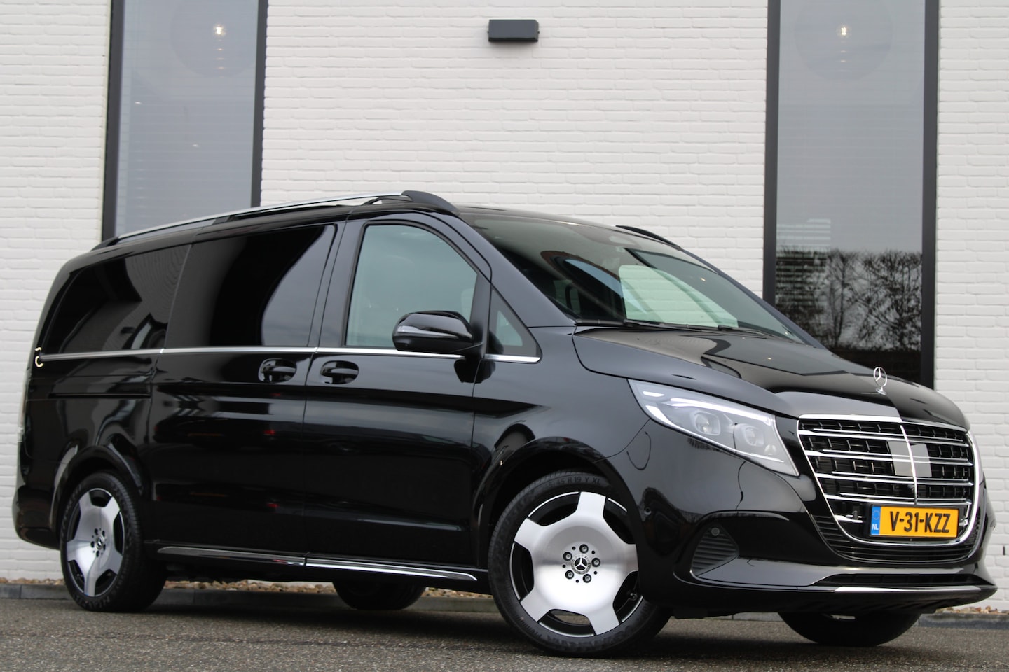 Mercedes-Benz V-klasse - 300d / Exclusive / DC / 4-Matic / Luchtvering / Panorama / 2x Elec Schuifd / 360 Cam / Bur - AutoWereld.nl