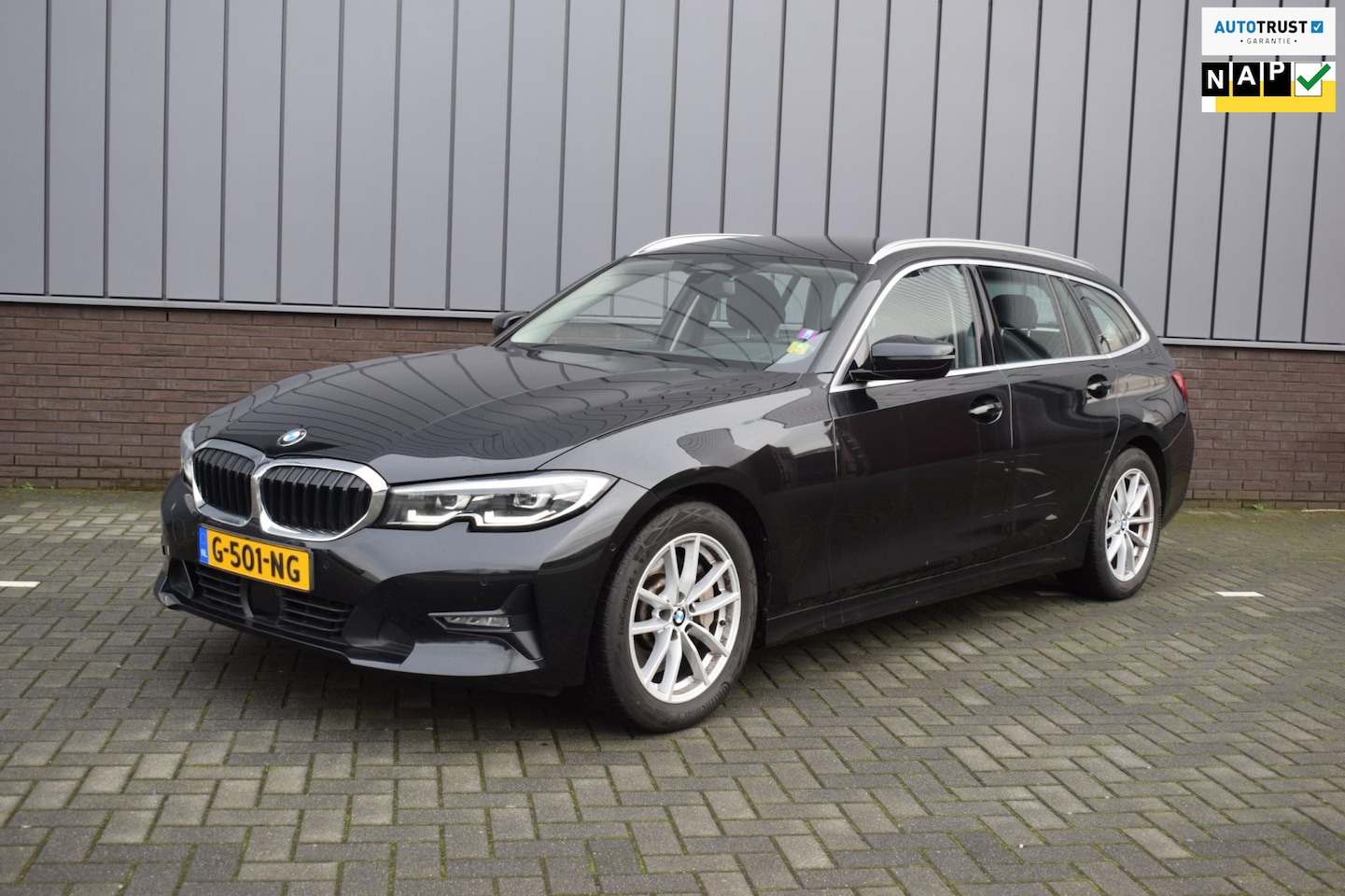 BMW 3-serie Touring - 330i 259PK AUT High Executive Edition ORG.NED / LEER / CAMERA / TREKHAAK / HEAD-UP / NAP / - AutoWereld.nl