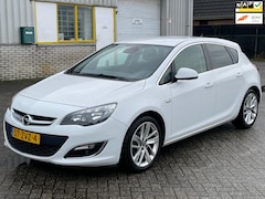 Opel Astra - 1.4 TURBO 140 PK 6 BAK Bj 2013 Cosmo Sport 1e Eig Weinig Km, s Ecc Airco Prof Navi Cruise