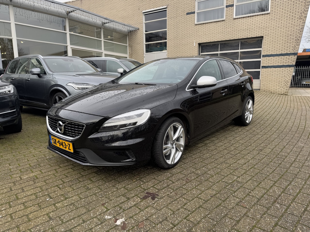 Volvo V40 - 2.0 D3 Automaat Business Sport Luxury Line | Standkachel | DAB | Camera - AutoWereld.nl