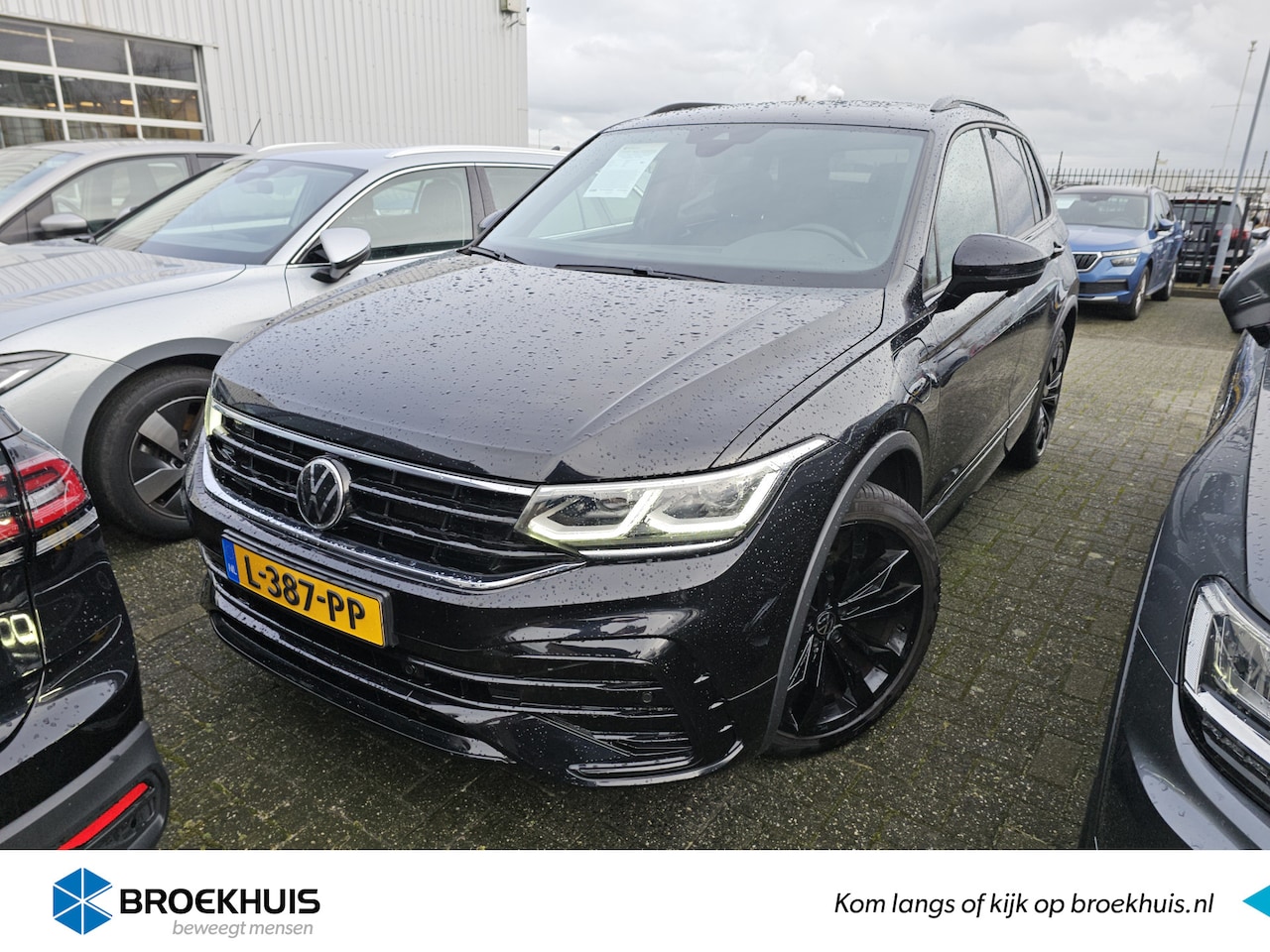 Volkswagen Tiguan - 1.4 TSI eHybrid R-Line Business+ 245pk | Apdatief cruise control | Panorama dak | Navigati - AutoWereld.nl