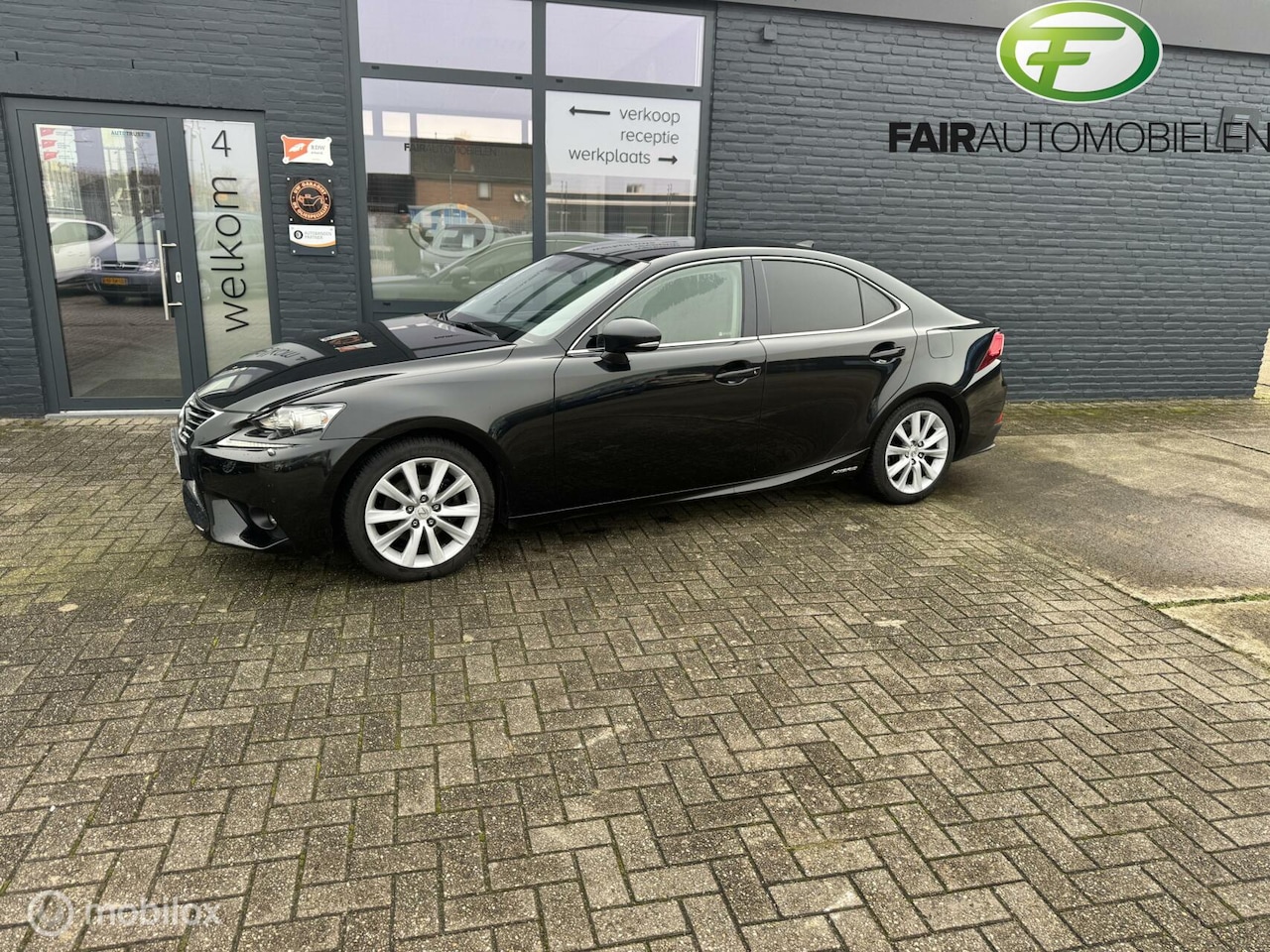 Lexus IS - 300h Business Line Pro 300h Business Line Pro - AutoWereld.nl