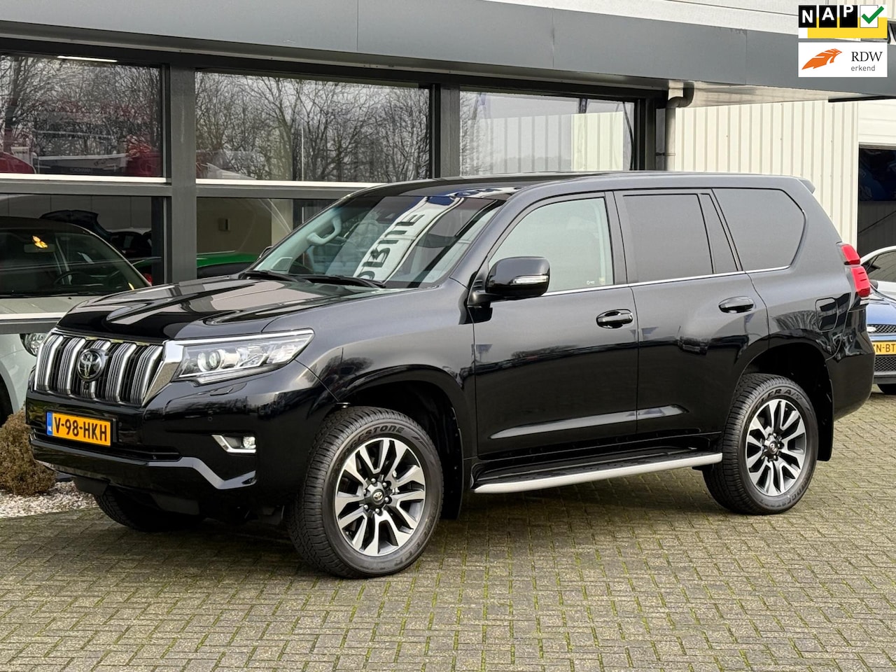 Toyota Land Cruiser - 2.8 D-4D-F Professional High Roof Window Van 2.8 D-4D-F Professional High Roof Window Van - AutoWereld.nl