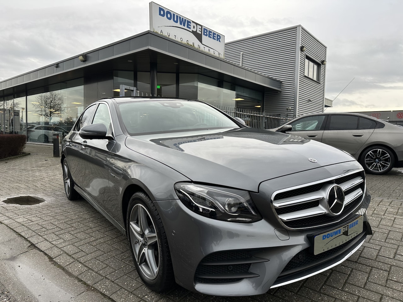 Mercedes-Benz E-klasse - 300 e Hybrid AMG Premium aut 9 Pano-Dak | Trekhaak | Adapt. Cruise | Burmester | Memory - AutoWereld.nl