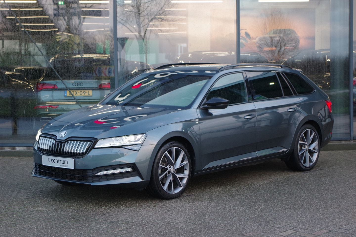 Skoda Superb Combi - 1.4 TSI iV 218 PK Sportline BNS PHEV, Sportsoelen, Adap. Cruise Control, Carplay, Stoelver - AutoWereld.nl