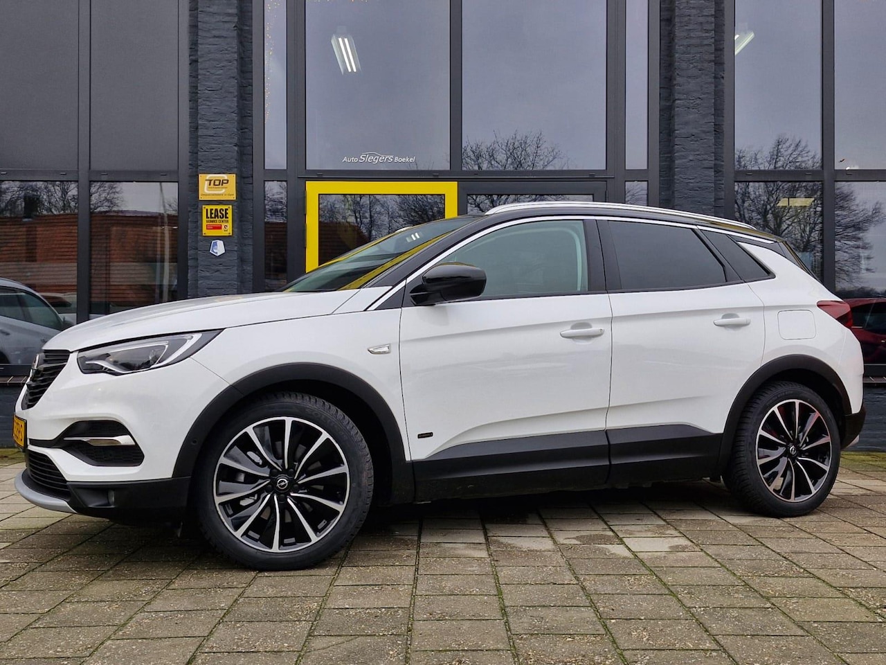 Opel Grandland X - 1.6 Turbo Hybrid Ultimate | Automaat | 300PK | Parkeer Camera V + A | Afneembare Trekhaak - AutoWereld.nl