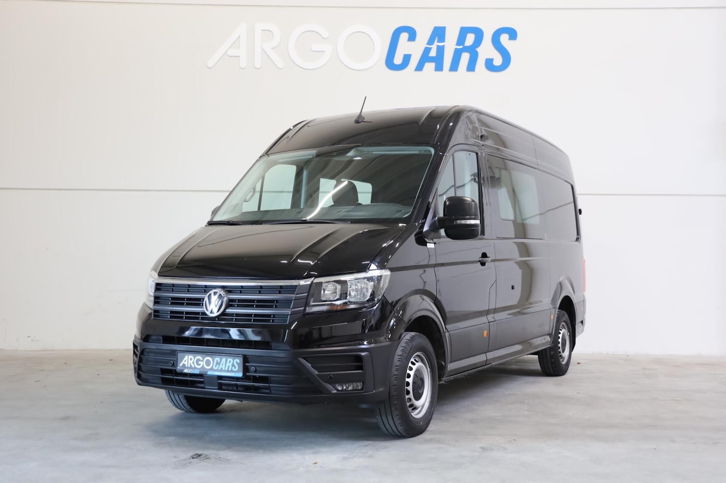 Volkswagen Crafter - 2.0 TDI ZWART L3/H3 HIGHLINE CAMERA PDC CARPLAY TREKHAAK CRUISE CONTROL LEDER NAP LEASE / - AutoWereld.nl