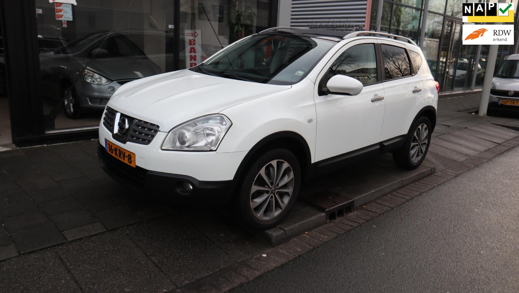 Nissan Qashqai - 1.6 Acenta PANORAMDAK/NAVI/CAMERA - AutoWereld.nl