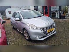 Peugeot 208 - 1.6 VTi Allure